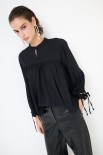 BLUSA CON BRACCIALI MANICHE NERO