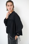 BLUSA CON BRACCIALI MANICHE NERO