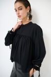 BLUSA CON BRACCIALI MANICHE NERO