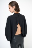BLUSA APERTA DIETRO CON COLLANA FILO ORO NERO
