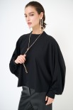BLUSA APERTA DIETRO CON COLLANA FILO ORO NERO