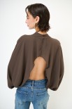 BLUSA APERTA DIETRO CON COLLANA FILO ORO MORO