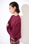 BLUSA APERTA DIETRO CON COLLANA FILO ORO VINO