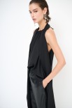 TOP SMANICATO CON FOULARD COLLO NERO