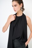 TOP SMANICATO CON FOULARD COLLO NERO