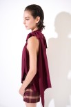 TOP SMANICATO CON FOULARD COLLO VINO
