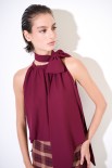 TOP SMANICATO CON FOULARD COLLO VINO