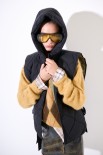 GILET TRAPUNTA CON CAPPUCCIO NERO