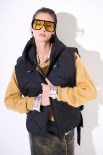 GILET TRAPUNTA CON CAPPUCCIO NERO