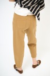 PANTALONE CARROT GABARDINA TINTO CAPO BAMBOO