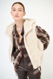 GILET ECO FUR CON CAPPUCCIO BURRO