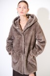 GIACCA MIDI ECO FUR CON CAPPUCCIO E ELASTICO IN VITA FANGO