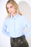 CAMICIA OXFORD CON APPLI. CELESTE