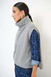 GILET COLLO ALTO CON SPACCHI LANA CACHEMIRE GRIGIO MEDIO