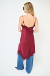 ABITO CON PIZZO A CONTRASTO VINO