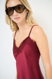 ABITO CON PIZZO A CONTRASTO VINO