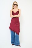 ABITO CON PIZZO A CONTRASTO VINO