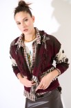 CARDIGAN CORTO CON FRANGE DIS. ETNICO VINO