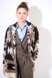 GIACCA KIMONO IN MAGLIACON CINTURA DISEGNO PAISLEY BURRO