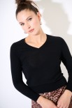 MAGLIA SCOLLO V MISTO LANA MERINOS NERO