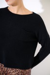 MAGLIA CON TASCA NERO