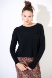 MAGLIA CON TASCA NERO
