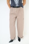 PANTALONE CON TASCONI +BORCHIETTE E CINTURA TORTORA