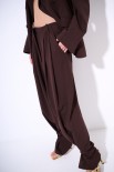 PANTALONE CON PINCE E BOTTONE FONDO MORO