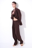 PANTALONE CON PINCE E BOTTONE FONDO MORO