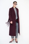 CAPPOTTO LUNGO CON FRANGE DIETRO VINO