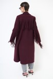 CAPPOTTO LUNGO CON FRANGE DIETRO VINO
