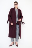 CAPPOTTO LUNGO CON FRANGE DIETRO VINO