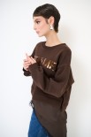 FELPA GARZATA CON SPACCHI SCRITTA PAILLETTES MORO