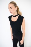 TOP SCOLLATO DAVANTI CON COLLO COSTINA NERO