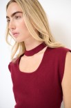 TOP SCOLLATO DAVANTI CON COLLO COSTINA BORDEAUX