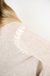 MAGLIA PARICOLLO LANA CON RICAMI BEIGE