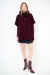 MANTELLA CON BOTTONI E COLLO PELLICCIA VINO