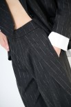 PANTA PALAZZO CON PIEGHE GESSATO ANTRACITE