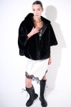 PELLICCIA PONCHO CON CAPPUCCIO NERO