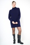MAGLIA ABITO CON IL COLLO ALTO BLU