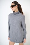 MAGLIA ABITO CON IL COLLO ALTO GRIGIO