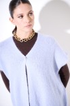 PONCHO CON BOTTONE MOHAIR CELESTE