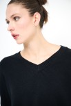MAGLIA OVER SCOLLO V NERO